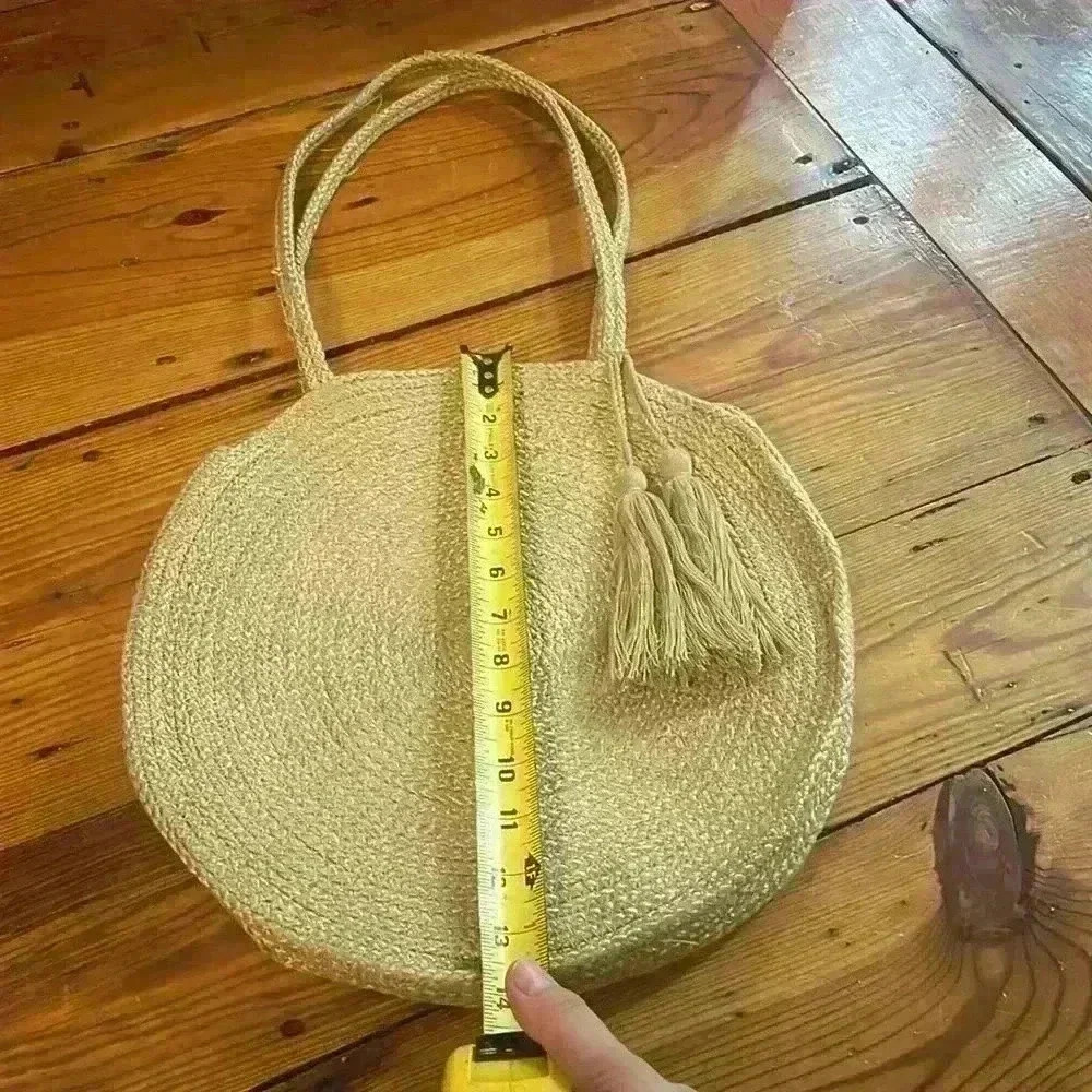 Jute round braided beach vacation bag with tassel - Picture 3 of 6